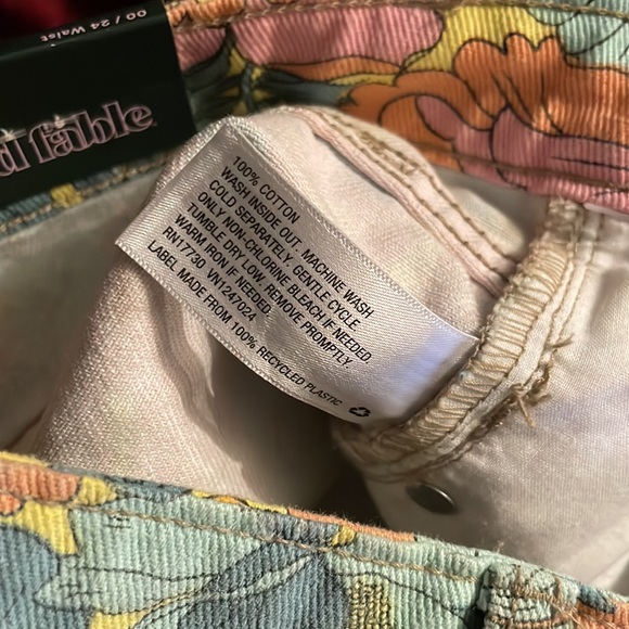 Nwt Floral Denim Shorts - Picture 8 of 8